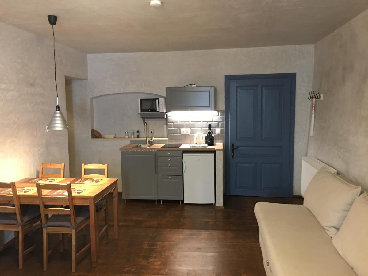 U Dr. Fausta Apartment Славонице Екстериор снимка
