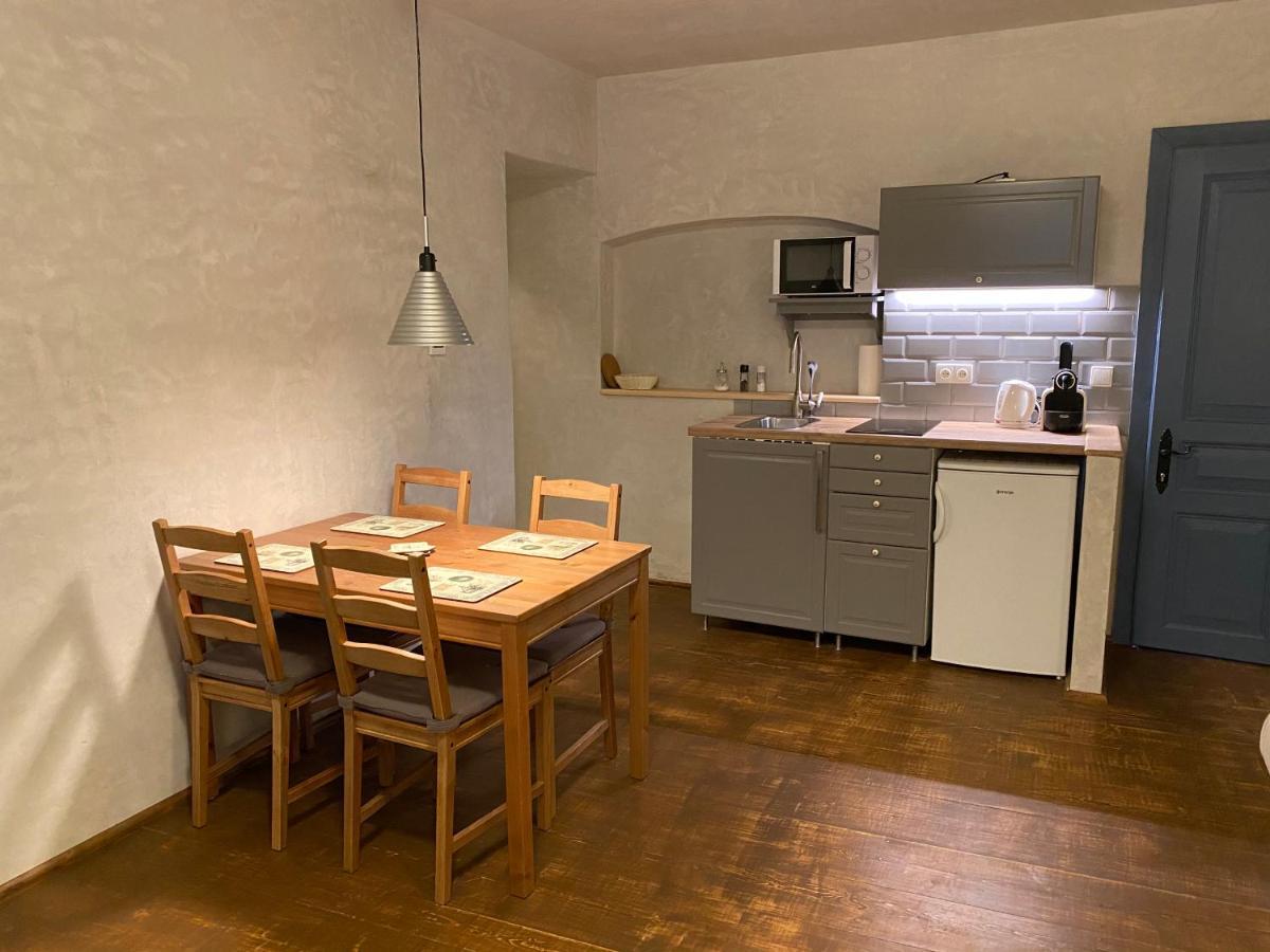 U Dr. Fausta Apartment Славонице Екстериор снимка