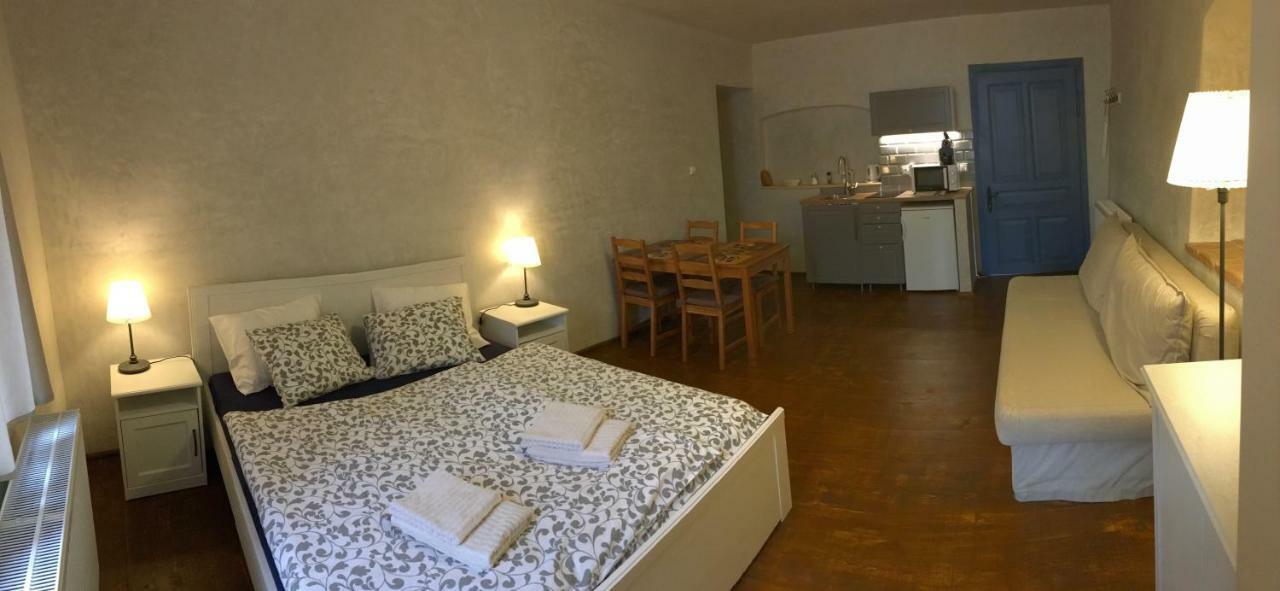 U Dr. Fausta Apartment Славонице Екстериор снимка